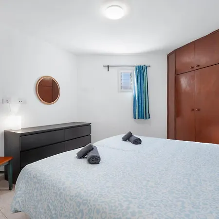 Flores 1e Адехе